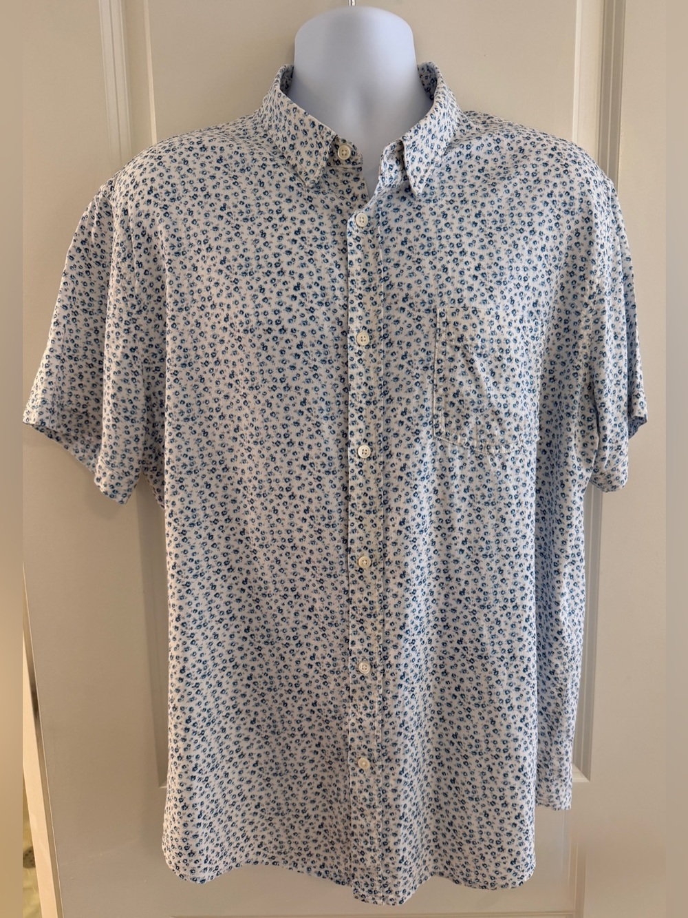 Rails Men's Short-Sleeve Button-Down Shirt in White and Blue Floral